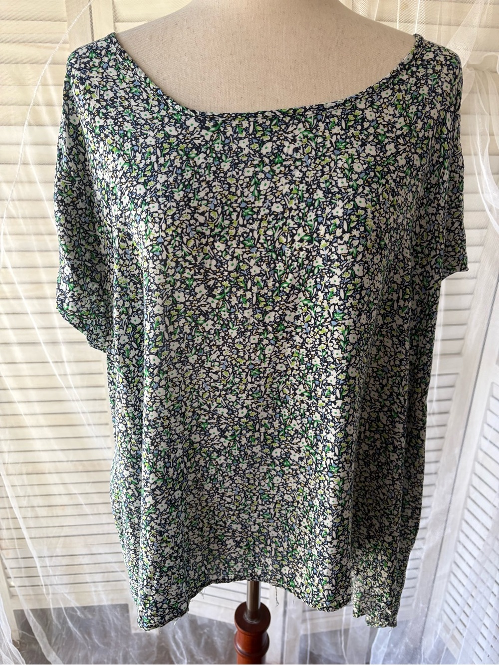 Jones New York Navy, White and Green Floral Short Sleeve Blouse